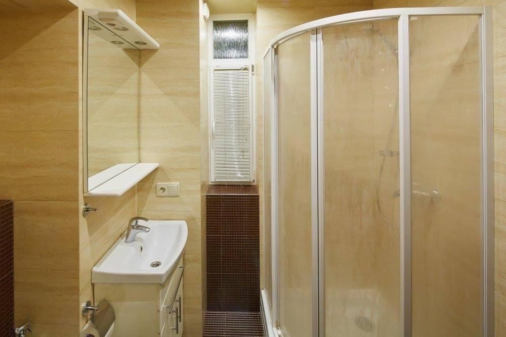 Двокімнатна Квартира У Центрі Міста Львів З Двориком Buitenkant foto